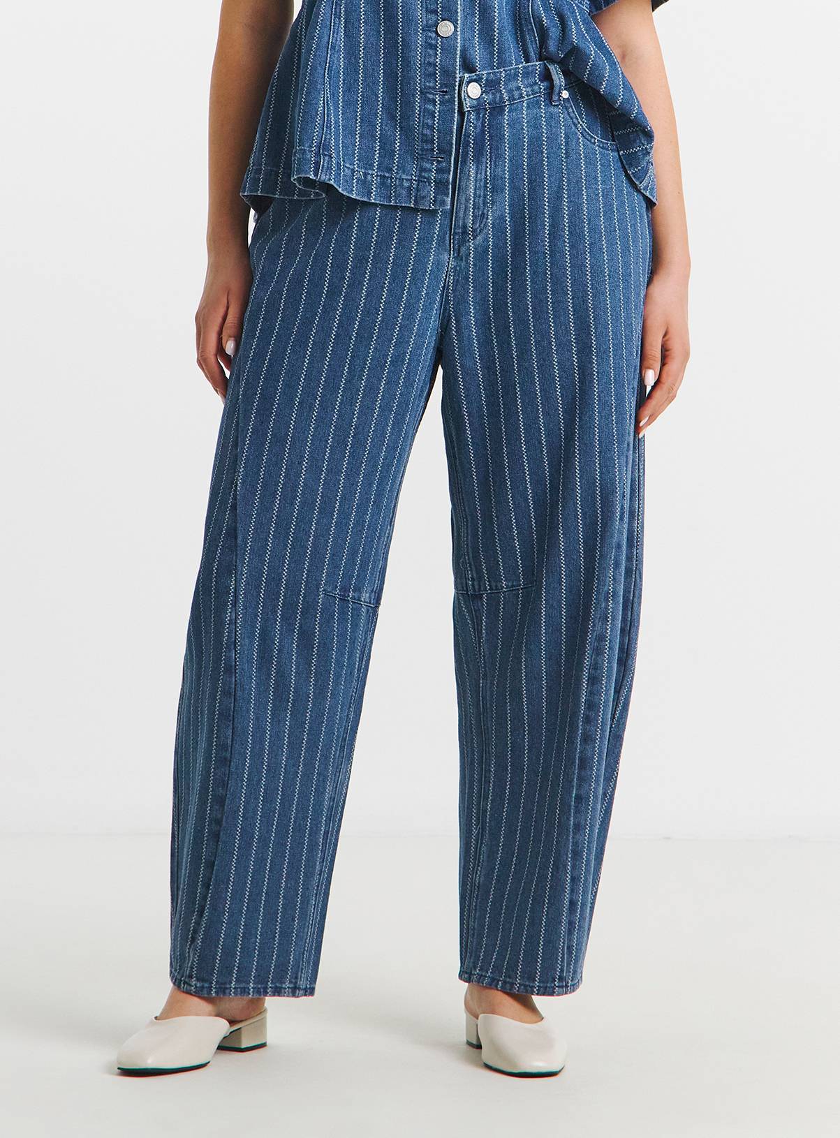 SIMPLY BE Blue Jacquard Denim Stripe Barrel Jeans Co Ord 28 - Image 1